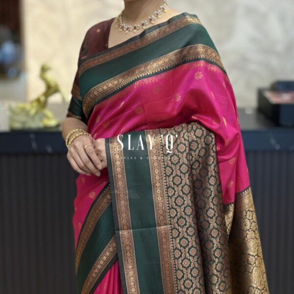 SLAY Q | SOFT SILK SAREE WITH CONTRAST
BLOUSE MATERIAL | SUITABLE FOR
BRIDESMAIDS Fabric - MULBERRY + DARK GREEN BORDER