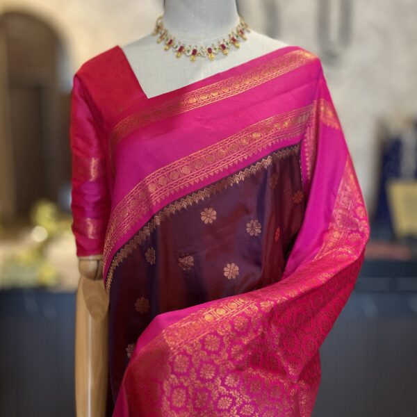 SLAY Q | SOFT SILK SAREE WITH CONTRAST
BLOUSE MATERIAL | SUITABLE FOR
BRIDESMAIDS Fabric - PLUM PURPLE + DARK PINK